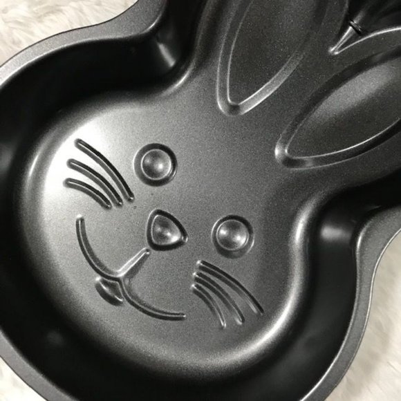 NWOT Wilson Bunny Non-Stick Baking Pan - Picture 3 of 10